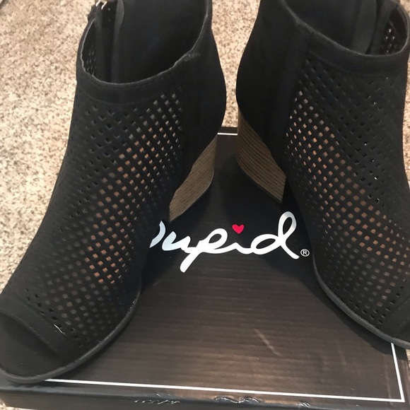 Tassel Zip Perforated Peep Toe Chunky Heel - Picture 7 of 7